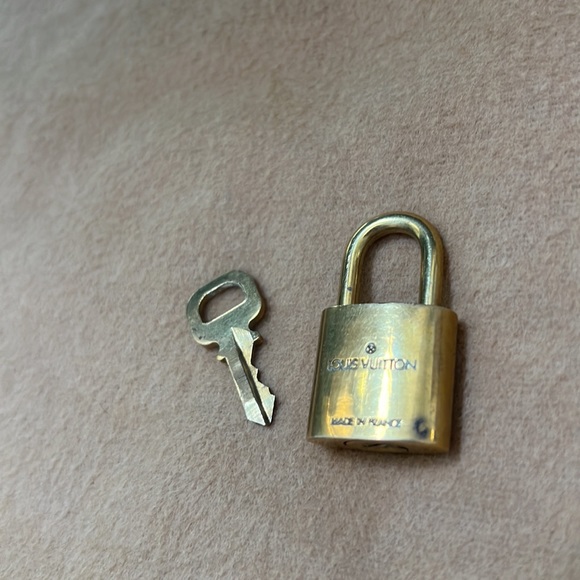 Louis Vuitton Lock and Key - Picture 4 of 4